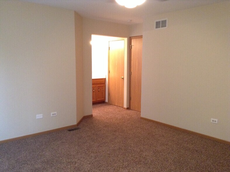 Building Photo - 6511 Benich Ln