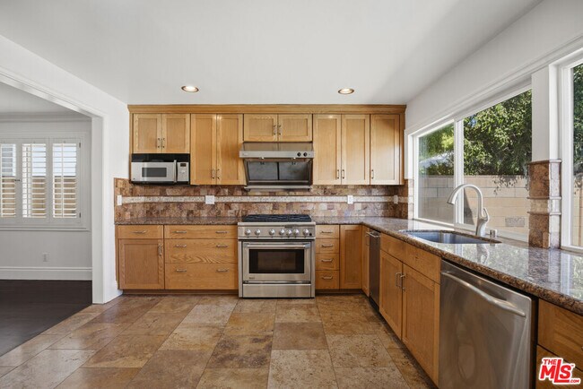 Building Photo - 18113 Bromley St
