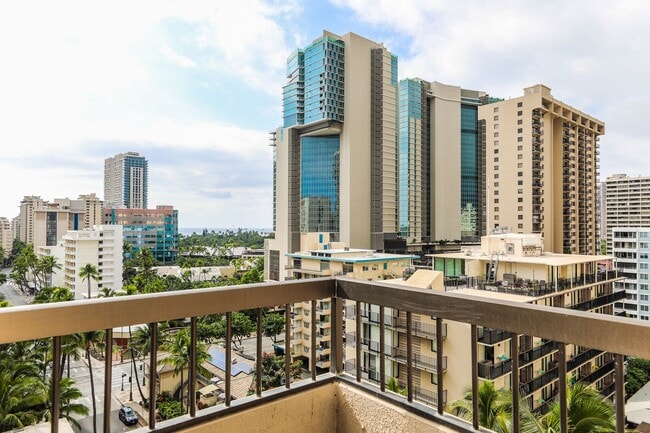 Building Photo - Aloha Towers - 2 bedroom, 2 bath corner unit with 1 covered parking stall