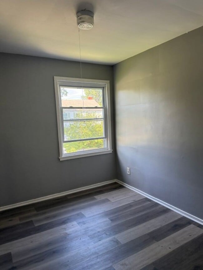 Building Photo - 908 N Central Dr