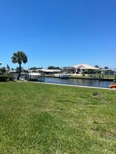 Building Photo - 24 Oakwood Dr N