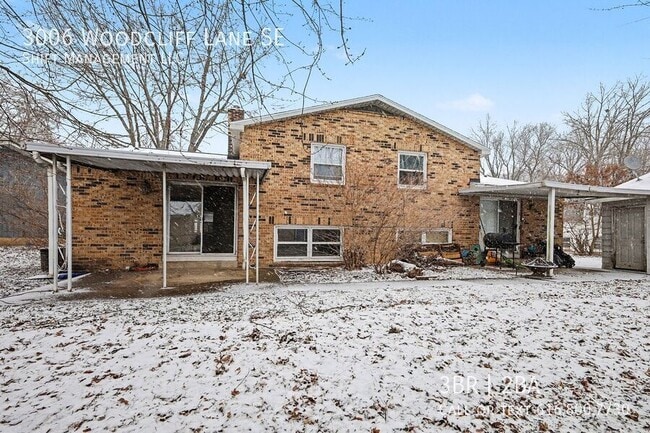 Building Photo - 3006 Woodcliff Ln SE