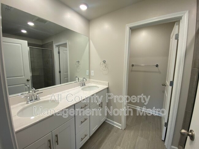 Building Photo - 168 Timberland Ave