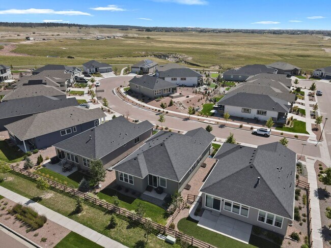 Building Photo - Single Family w/ Elegance