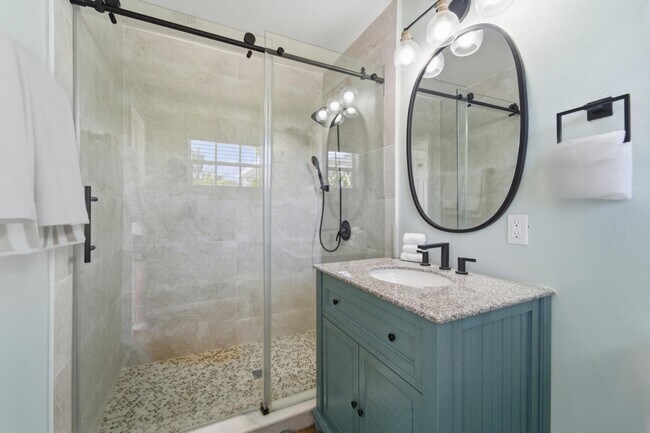 Building Photo - 1424 Willow Rd