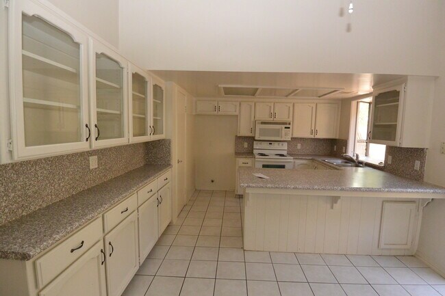 Building Photo - Eastbrook Condo