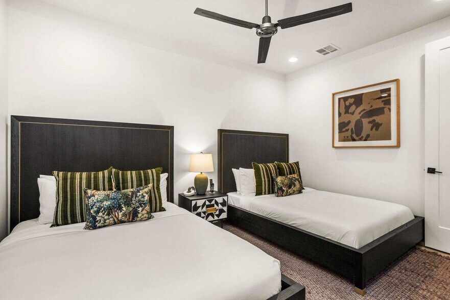 Building Photo - 1712 8th Ave S