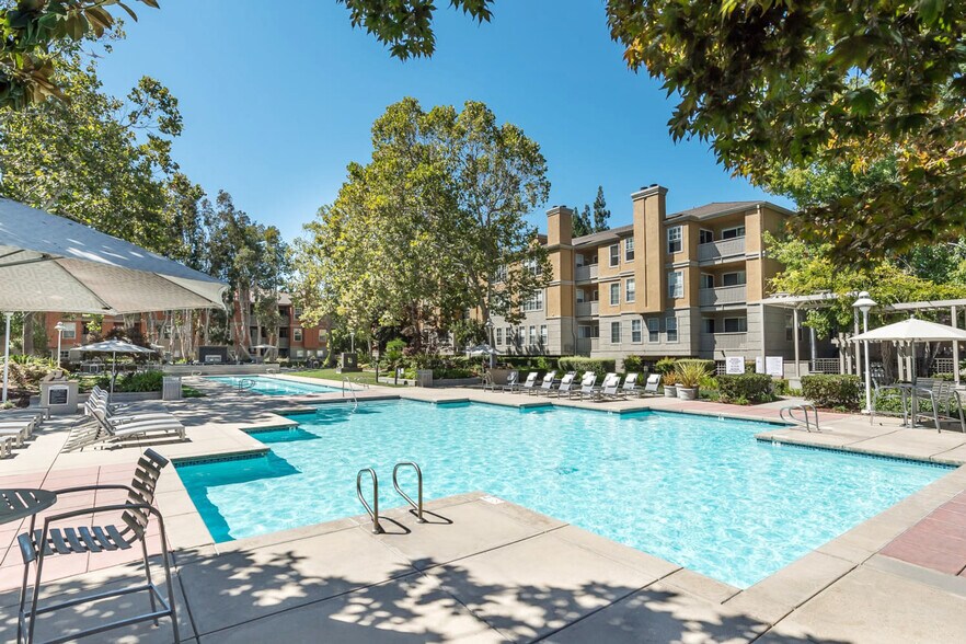 Building Photo - 1570 Vista Club Cir