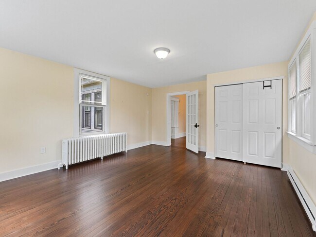 Building Photo - Spacious Updated Home with Modern Finishes in Mickleton