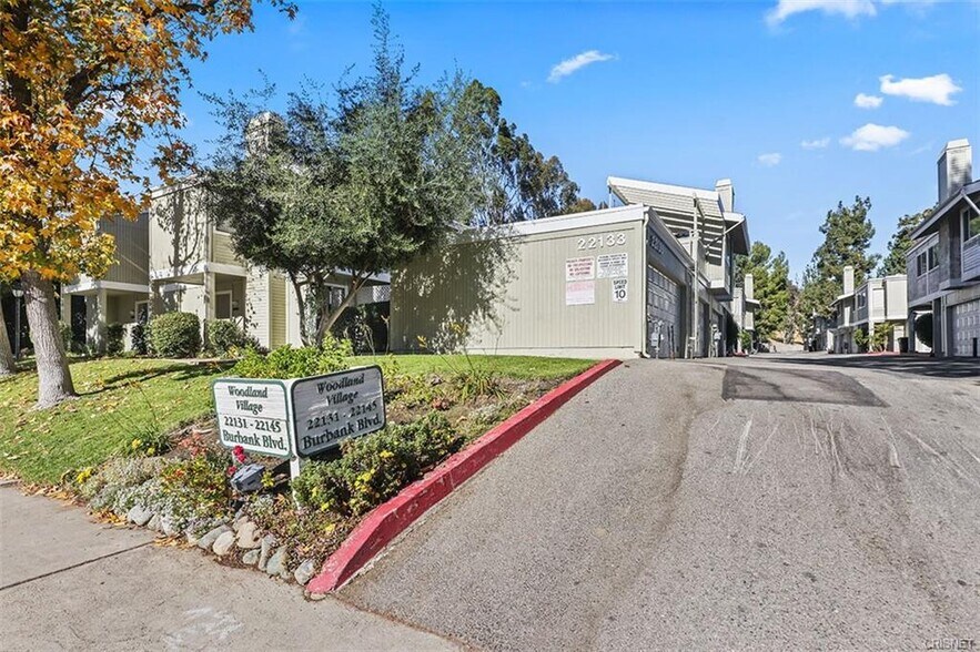 Building Photo - 22133 Burbank Blvd