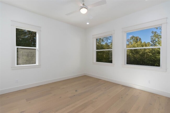 Building Photo - 3964 Hogan Dr