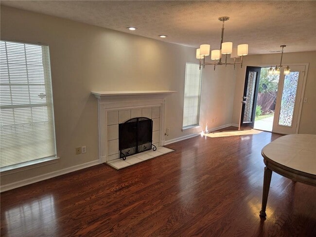 Building Photo - 3243 Oak Vista Way SW