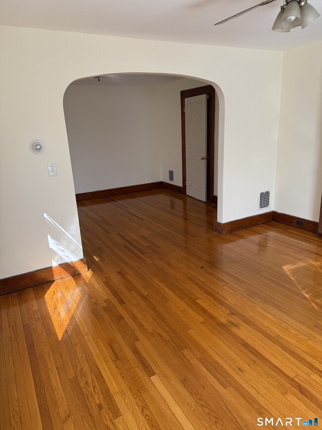 Building Photo - 7 Gardners Ln