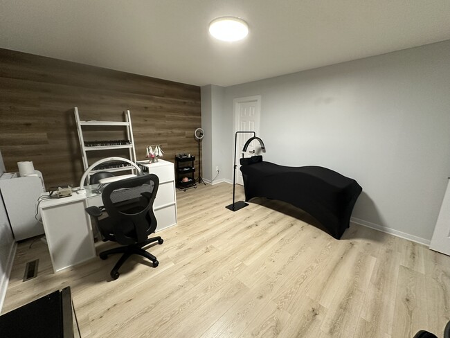 Building Photo - 1848 Parkway Ave