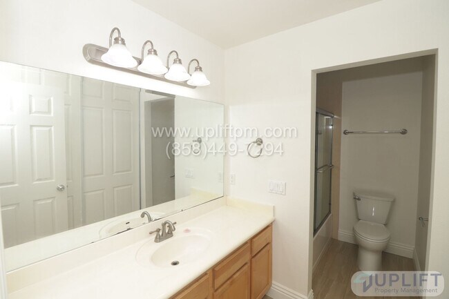 Building Photo - 2 Bed, 2 Bath Condo with Modern Upgrades A...
