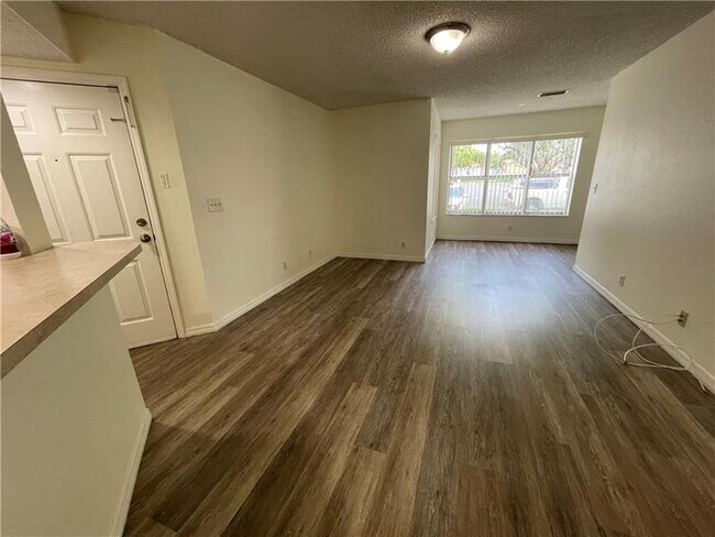 Building Photo - 3430 Pinewalk Dr N