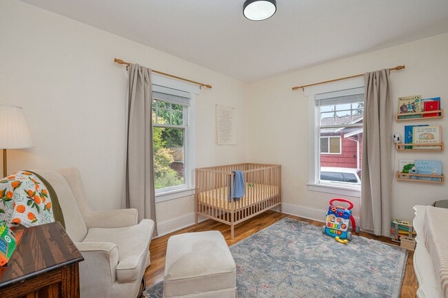 Building Photo - Charming 2 Bed, 1 Bath Home with Bonus Off...