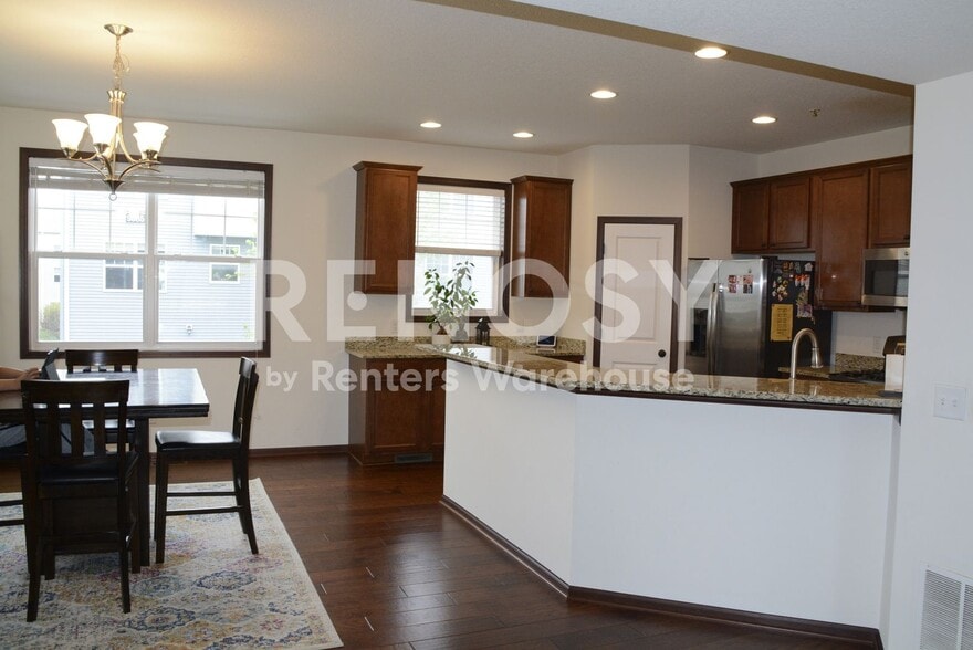 Building Photo - 9580 Madison Dr