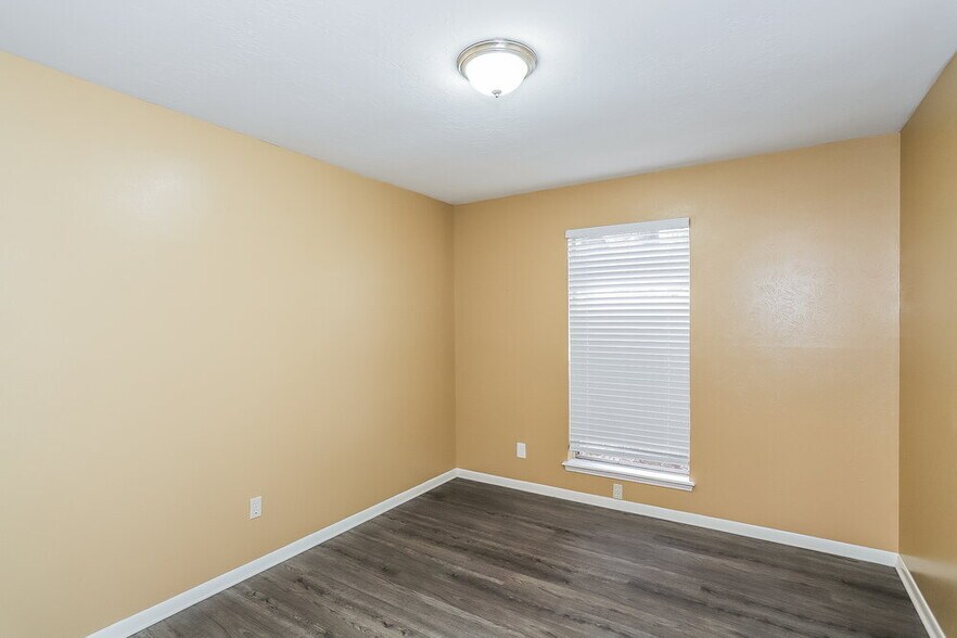 Building Photo - 23331 Bayleaf Dr