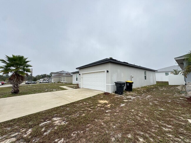 Building Photo - INCREDIBLE 4 Bedroom, 2 Bathroom Home in Poinciana!