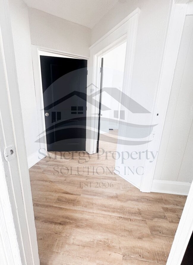 Building Photo - Shelby Home