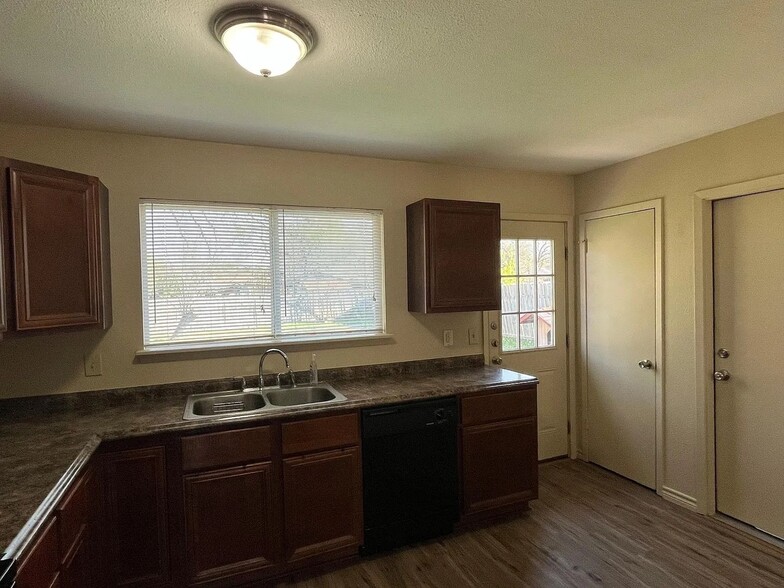 Building Photo - 11414 Cedar Corral Dr