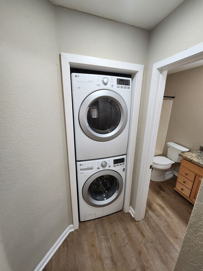 Building Photo - $500 OFF First Month Rent - Mira Mesa - Ca...