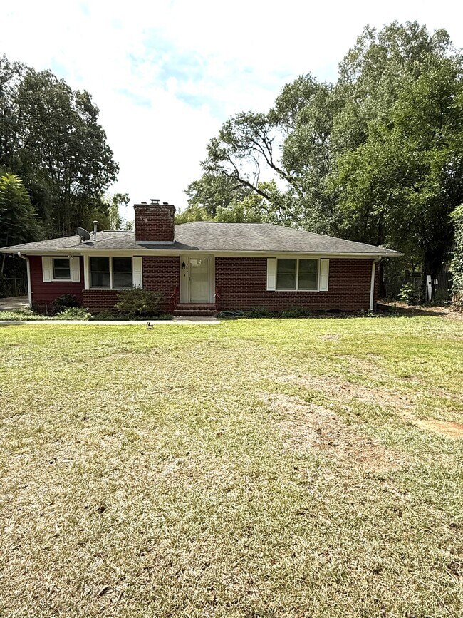 Building Photo - 205 W Lee Rd