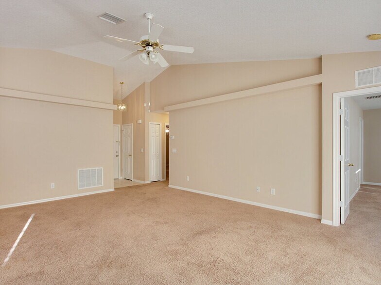 Building Photo - 6010 33rd Dr E