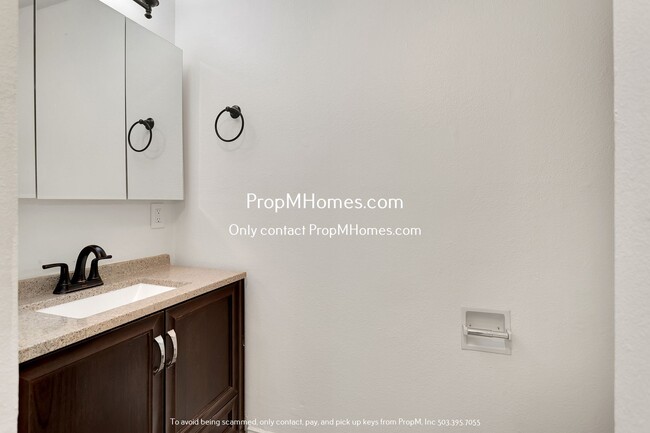 Building Photo - Charming Two Bedroom Unit in the Heart of ...