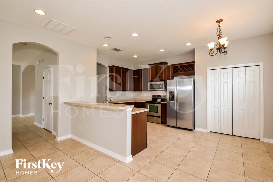 Building Photo - 10205 38th Ct E