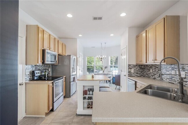Building Photo - 1802 Willow Branch Ln