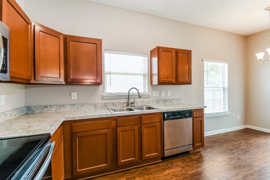 Building Photo - 12279 Sondra Cove Trail N
