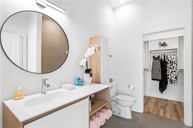 Building Photo - 1155 Custer Ave SE