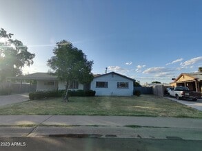 Building Photo - 3208 W Bloomfield Rd