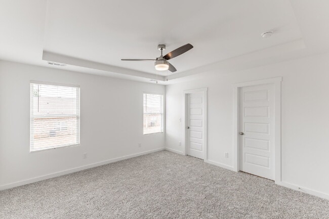 Building Photo - "Charming Newly built 3-Bed Townhouse Retreat with Granite Elegance in Prime Huntsville Location!"