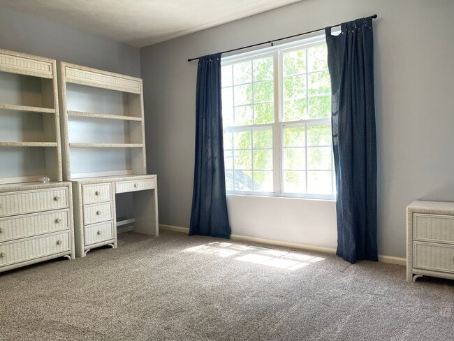 Building Photo - Beautiful 4 bed 2.5 bath 3000+sq ft