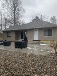 Building Photo - Cozy 3 Bedroom Ranch - Move In Ready