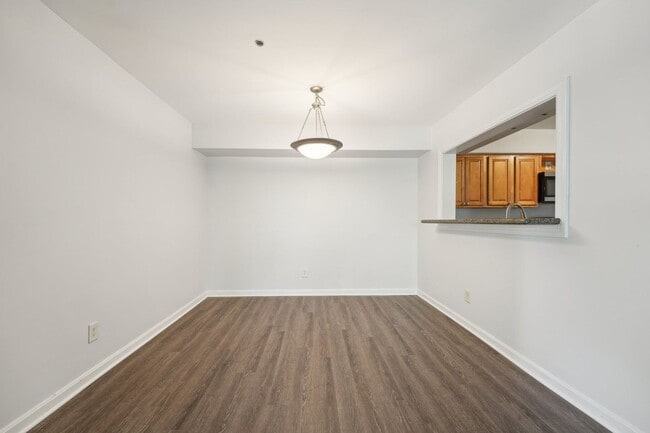 Building Photo - Beautiful 2-bedroom condo!