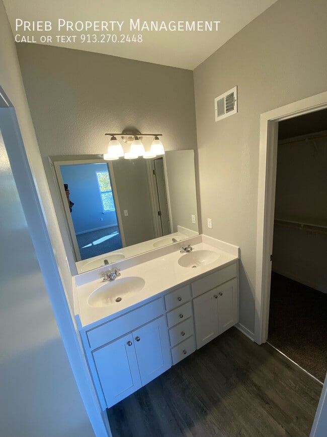 Building Photo - 16965 S Walter St