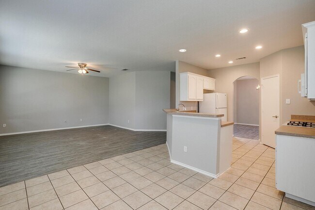 Building Photo - Large 4 Bedroom 3.5 Bathroom- Eagle Mounta...