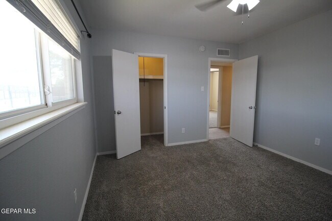 Building Photo - 351 Duanesburg St