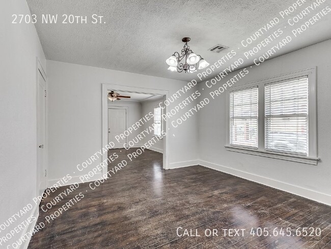 Building Photo - Adorable Tudor in Crestwood!