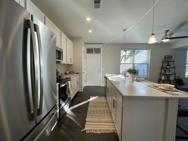 Building Photo - New 2 Bedroom 2 Bathroom Flat in Ralston