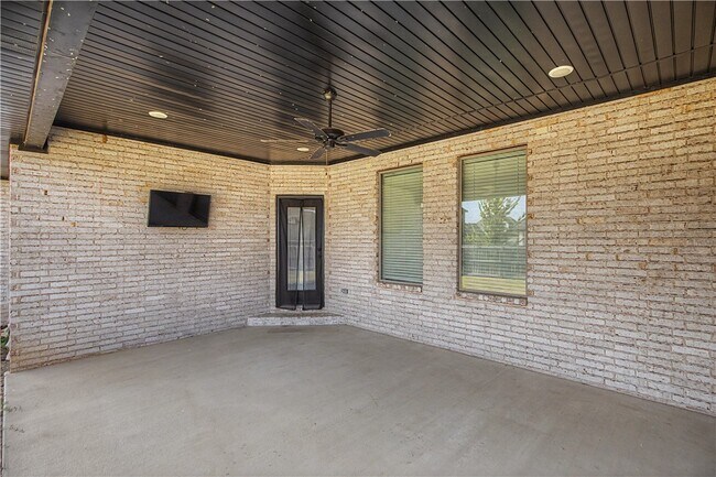 Building Photo - 1701 Cherrie St