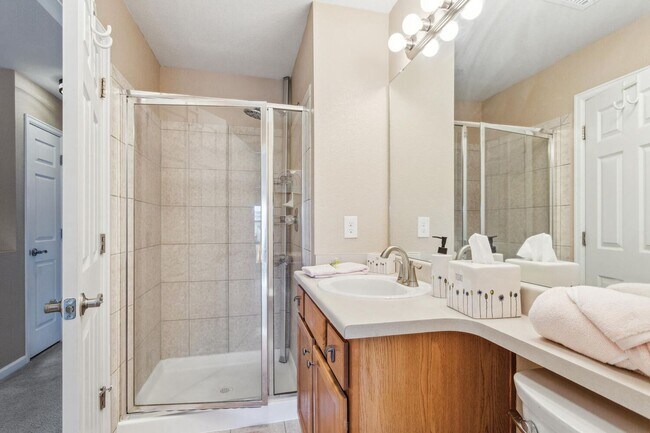 Building Photo - 3 Bedroom, 3 Bth Townhome with 2 Car Garage