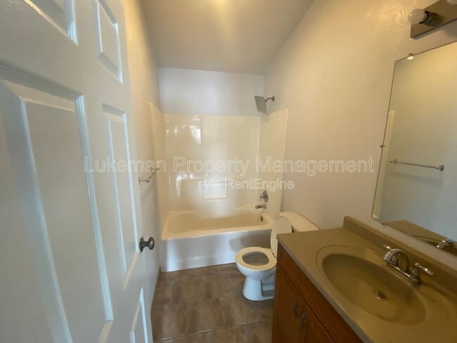 Building Photo - 1324-1326 Knollwood Ave