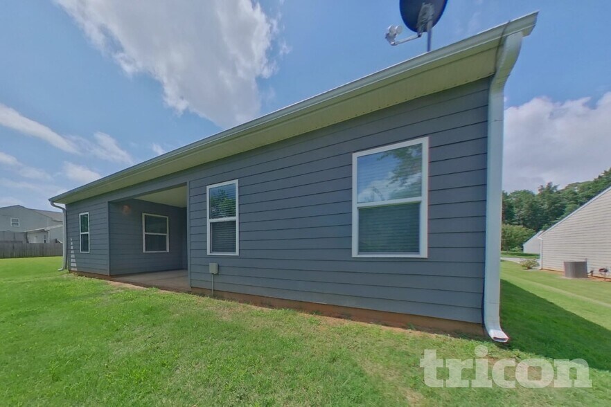 Building Photo - 180 Bowen Way