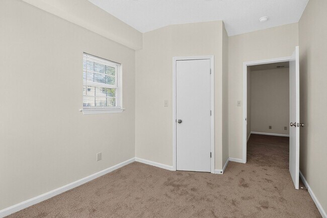Building Photo - Cozy Three Bedroom Home!