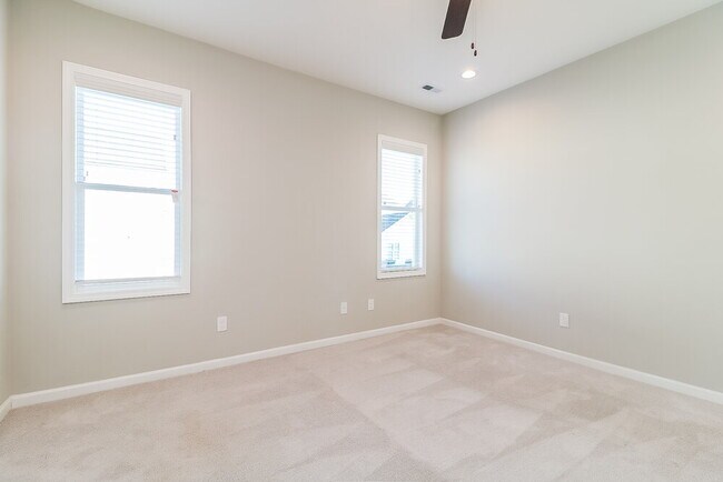 Building Photo - 167 E Wilson St